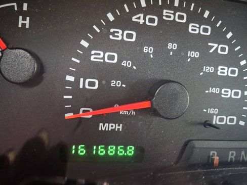 Used 2005 Ford Excursion XLT AWD/4WD image 32
