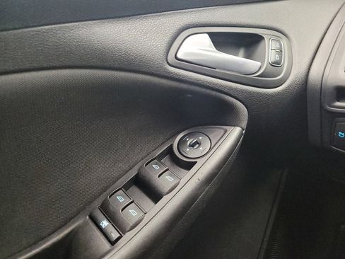 Used 2018 Ford Focus SE w/ Cold Weather Package image 27