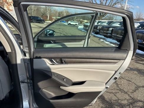 Used 2019 Honda Accord Touring image 32