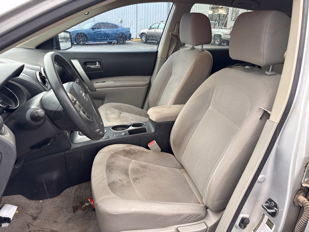 Used 2015 Nissan Rogue S w/ Convenience Package FWD image 2