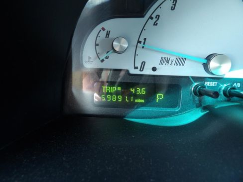 Used 2002 Ford Thunderbird RWD image 10