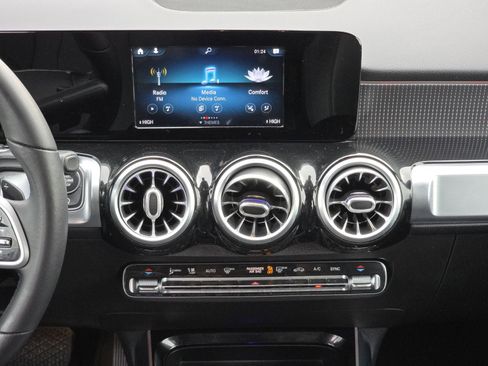 Used 2021 Mercedes-Benz GLB 250 image 21