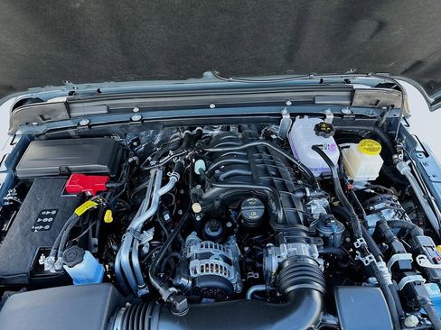 New 2026 Jeep Gladiator Rubicon w/ Dual Top Group image 32