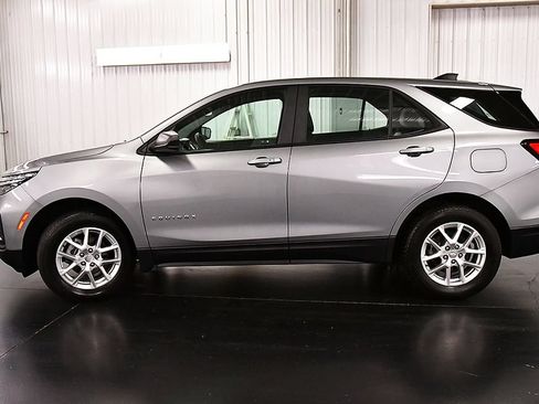 Used 2024 Chevrolet Equinox LS AWD/4WD image 4