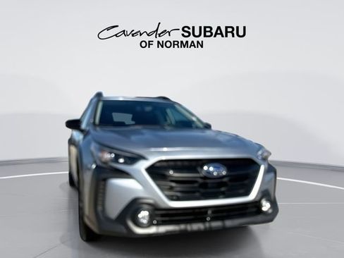 Used 2025 Subaru Outback Onyx Edition image 1