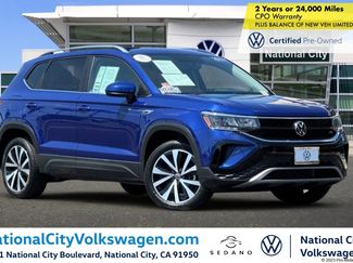 Certified 2022 Volkswagen Taos SE image 1