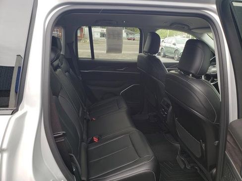 Used 2022 Jeep Grand Cherokee Limited image 14