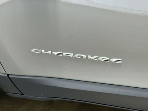 Used 2021 Jeep Cherokee Latitude Lux AWD/4WD image 28