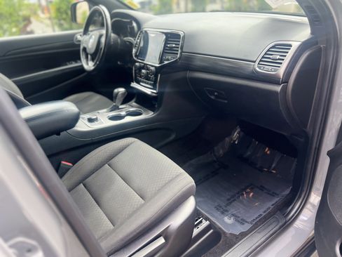 Used 2019 Jeep Grand Cherokee Laredo image 20