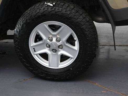 Used 2020 Jeep Gladiator Sport w/ Quick Order Package 24S AWD/4WD image 5