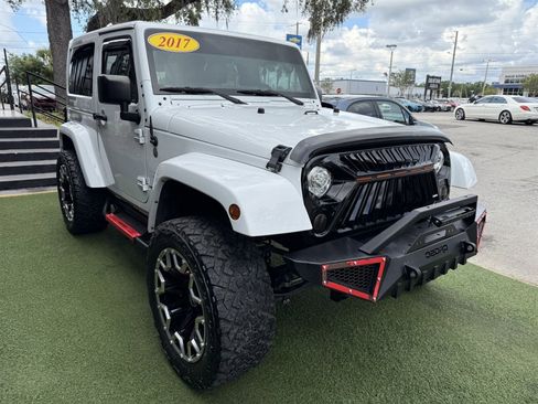 Used 2017 Jeep Wrangler Sahara AWD/4WD image 3