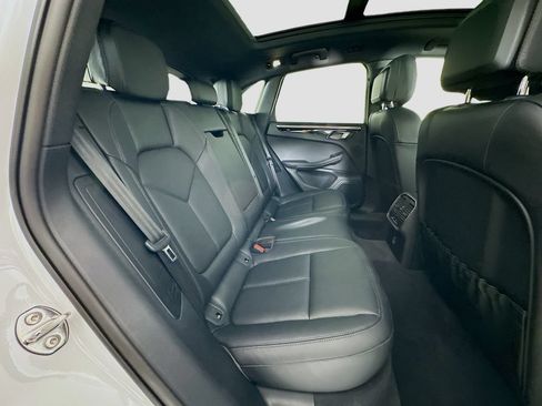 Certified 2025 Porsche Macan AWD/4WD image 29