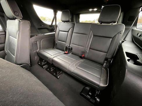 Used 2024 GMC Yukon XL SLT image 16