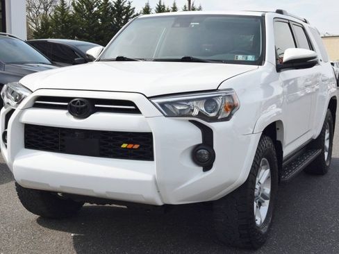 Used 2022 Toyota 4Runner SR5 Premium w/ Moonroof Package AWD/4WD image 2