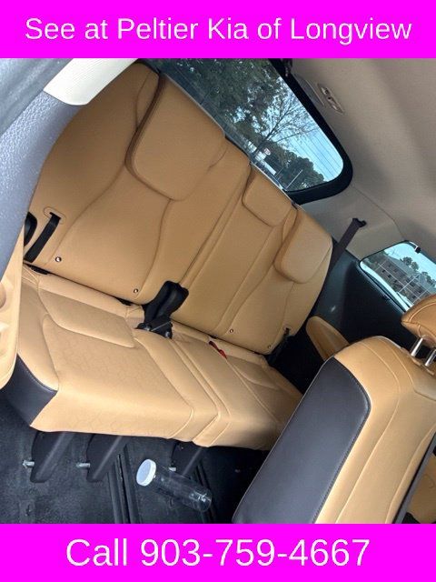 Used 2024 Kia Carnival EX FWD image 12