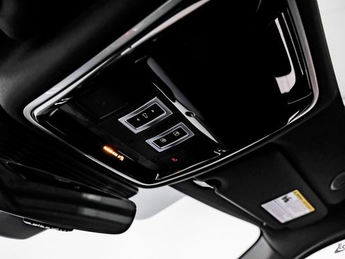 Used 2022 Land Rover Range Rover Velar R-Dynamic S image 38