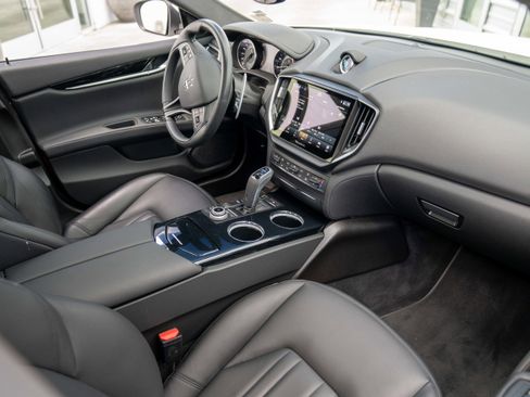 Used 2022 Maserati Ghibli Modena image 6