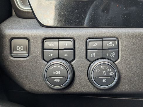 Used 2024 Chevrolet Silverado 1500 High Country w/ Z71 Off-Road Package image 7