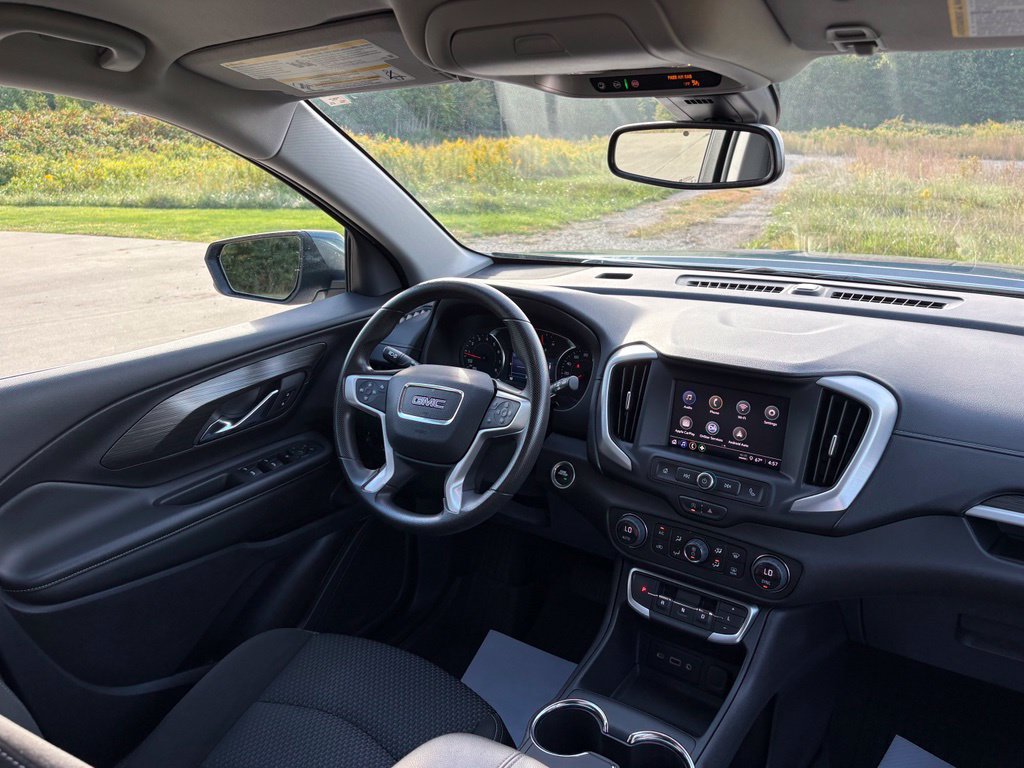 Used 2024 GMC Terrain SLE w/ Driver Convenience Package FWD image 30
