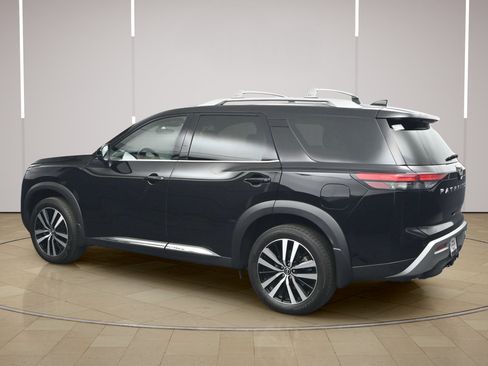 Certified 2025 Nissan Pathfinder Platinum w/ Cargo Package FWD image 5