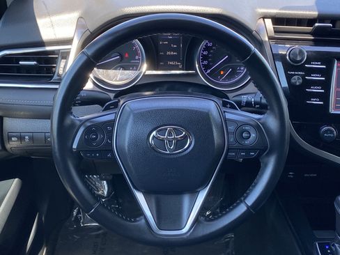 Used 2018 Toyota Camry SE FWD image 16
