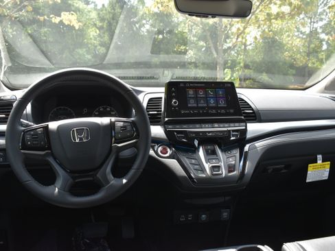New 2026 Honda Odyssey Touring image 16