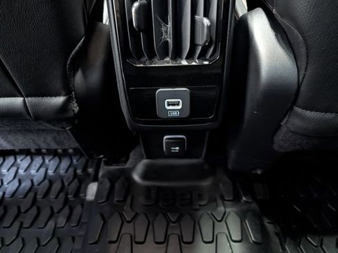 Used 2023 Jeep Compass Limited w/ Sun and Sound Group AWD/4WD image 11