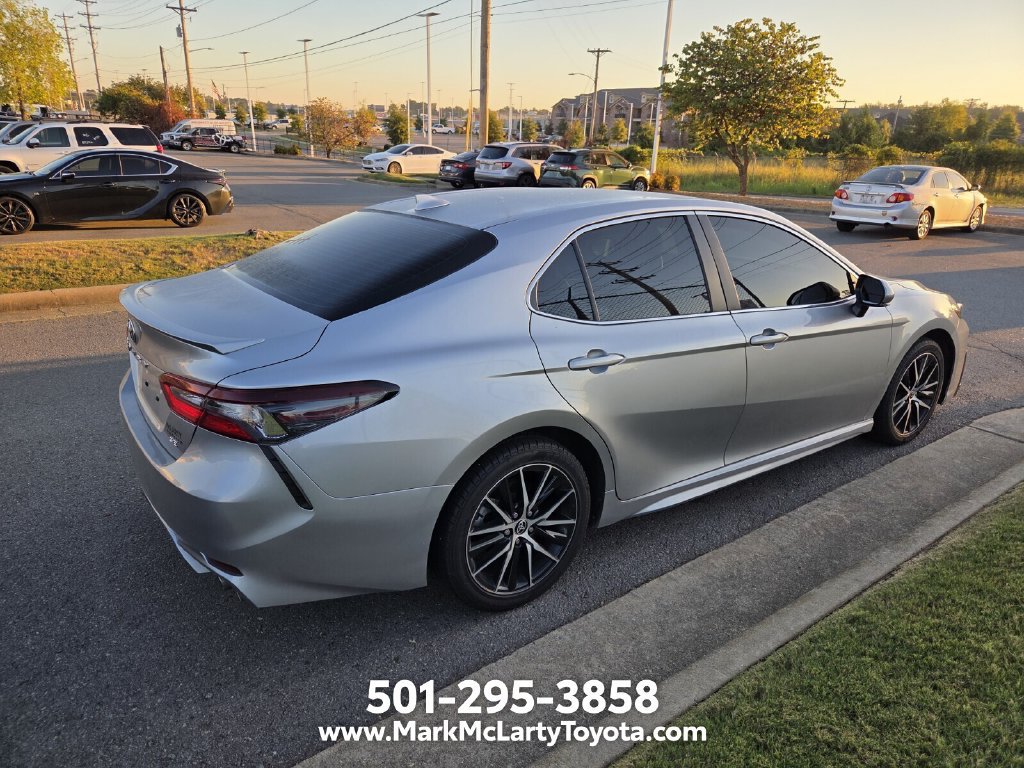 Used 2024 Toyota Camry SE FWD image 4