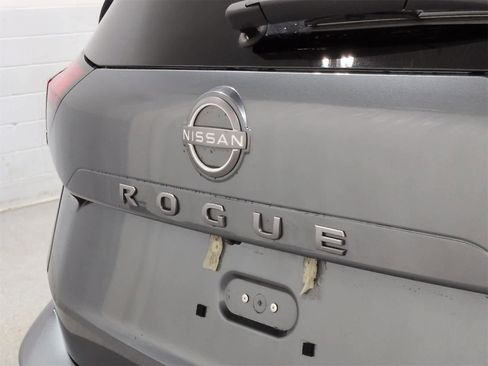 Used 2025 Nissan Rogue SV image 12