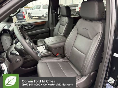 Used 2025 GMC Yukon XL Denali image 12