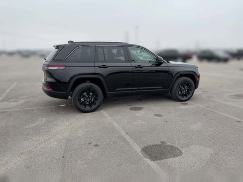 New 2026 Jeep Grand Cherokee Altitude image 13