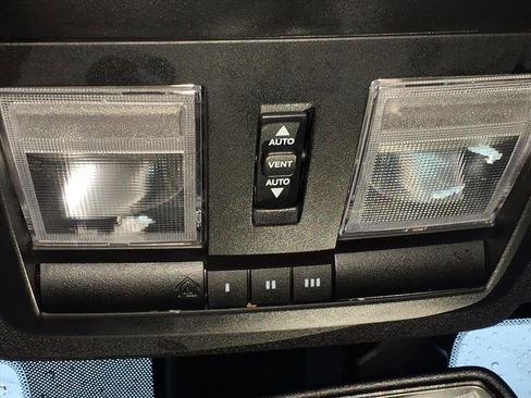 Used 2016 Dodge Challenger SRT Hellcat image 18