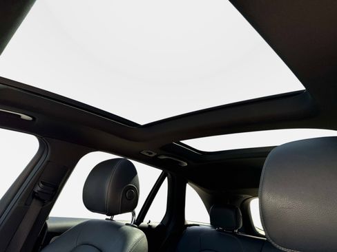 Used 2022 Mercedes-Benz GLC 300 image 23