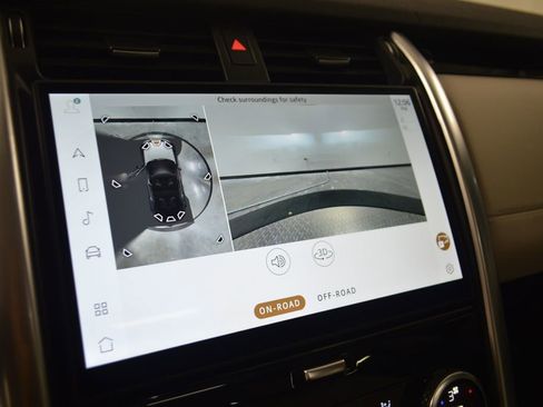 Certified 2025 Land Rover Discovery S AWD/4WD image 31