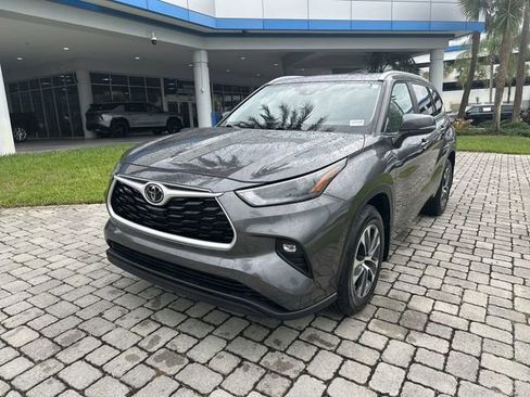 Used 2024 Toyota Highlander XLE FWD image 20
