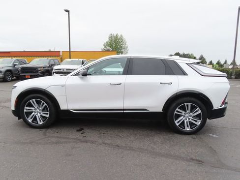 Used 2024 Cadillac Lyriq Tech AWD/4WD image 4