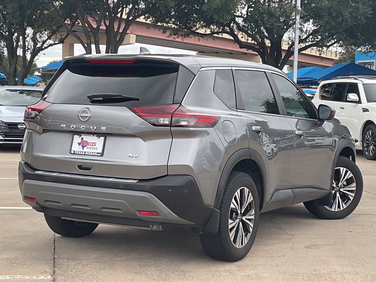 Used 2023 Nissan Rogue SV FWD image 4