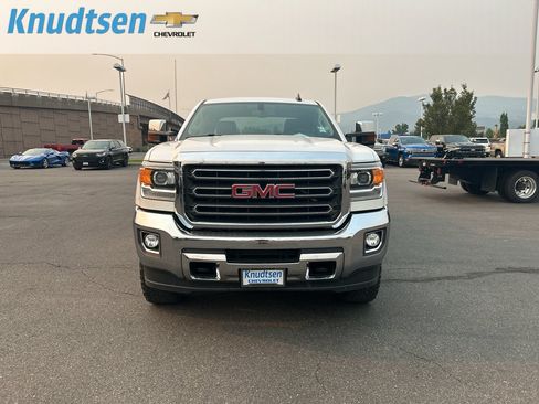 Used 2018 GMC Sierra 2500 SLT w/ Suspension Package, Off-Road AWD/4WD image 2