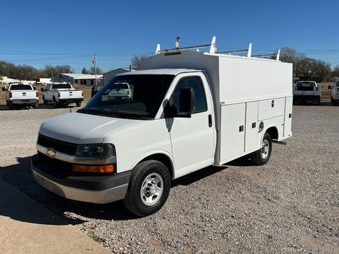 Used 2016 Chevrolet Express 3500 image 1
