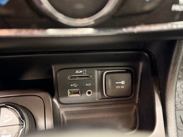 Used 2015 Jeep Cherokee Trailhawk w/ Comfort/Convenience Group AWD/4WD image 33