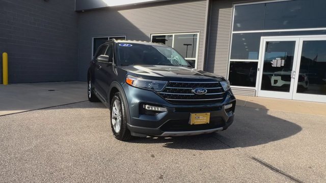Certified 2022 Ford Explorer XLT w/ Equipment Group 202A AWD/4WD image 3