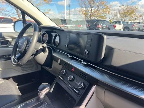 Certified 2024 Kia Carnival LX image 36