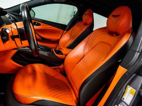 Used 2021 Aston Martin DBX AWD/4WD image 6
