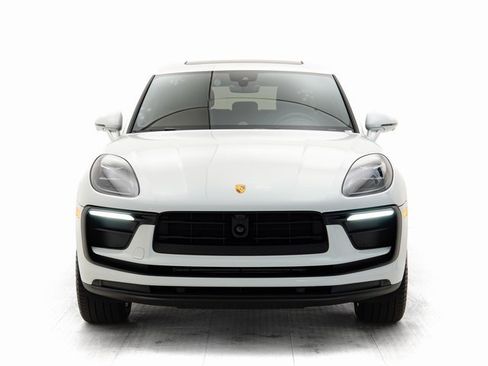 New 2025 Porsche Macan image 29