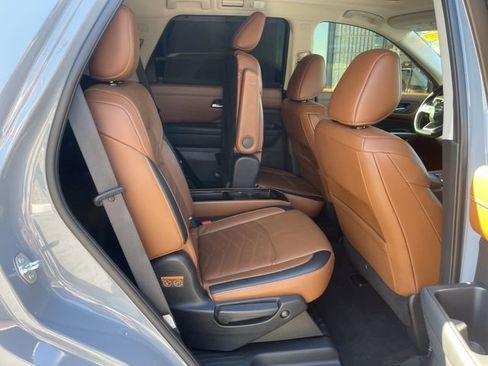 Used 2022 Nissan Pathfinder Platinum image 8