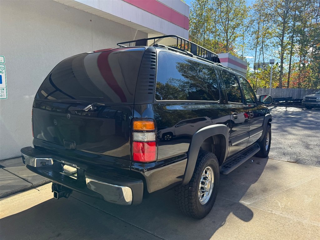 Used 2005 Chevrolet Suburban 2500 LT w/ Preferred Equipment Group AWD/4WD image 3