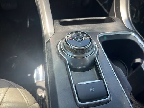 Used 2017 Ford Fusion SE w/ Fusion SE Technology Package FWD image 21