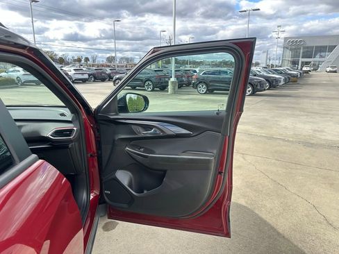 Used 2022 Chevrolet TrailBlazer RS w/ Sun and Liftgate Package image 27