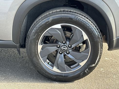 Used 2024 Nissan Rogue SV image 40