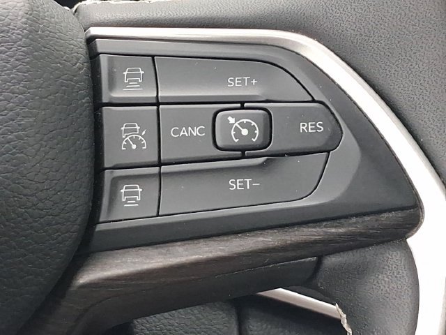 Used 2023 Jeep Grand Cherokee L Limited RWD image 15